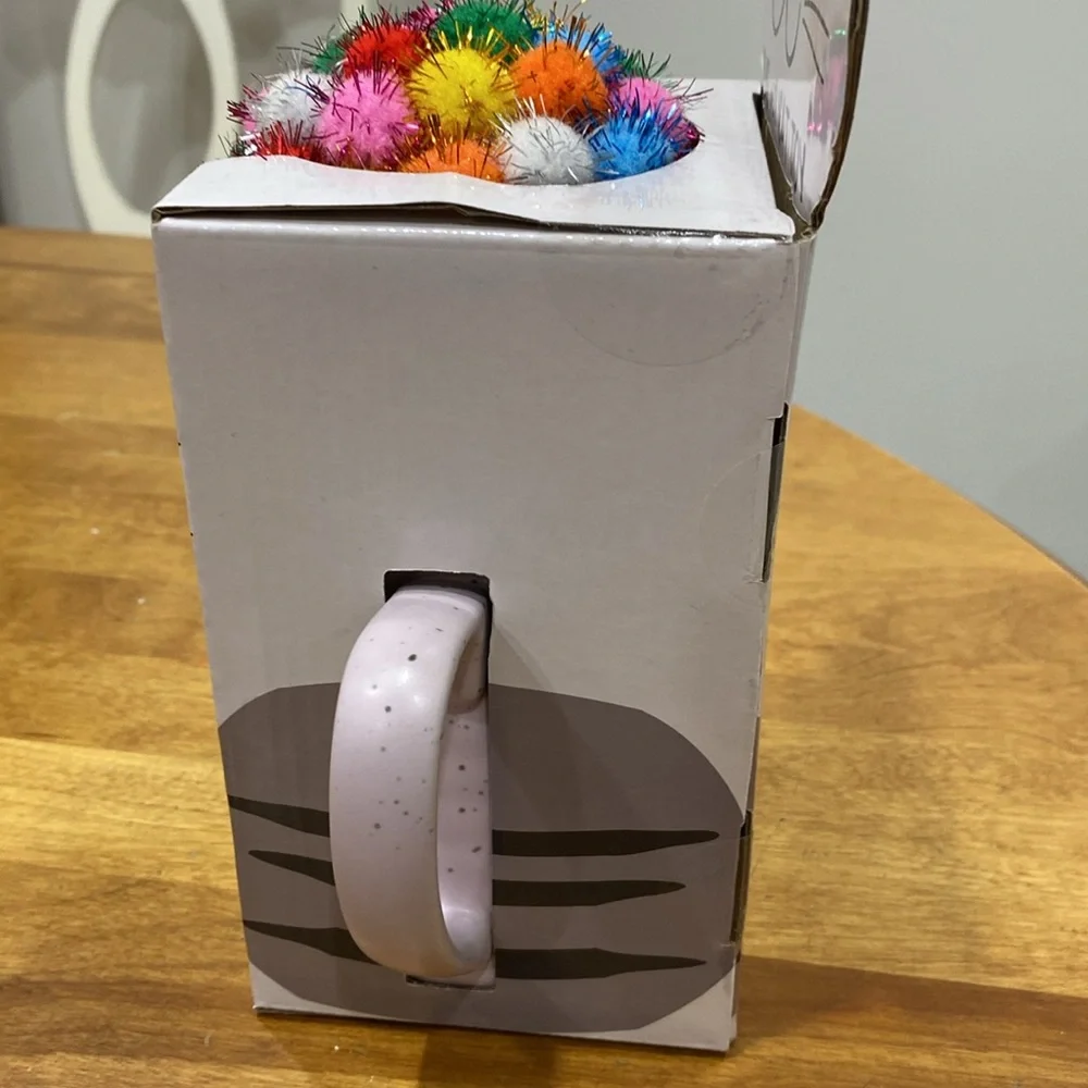 NWT. Eccolo Ltd., 20oz., ceramic mug with mic mug and cat toy set.